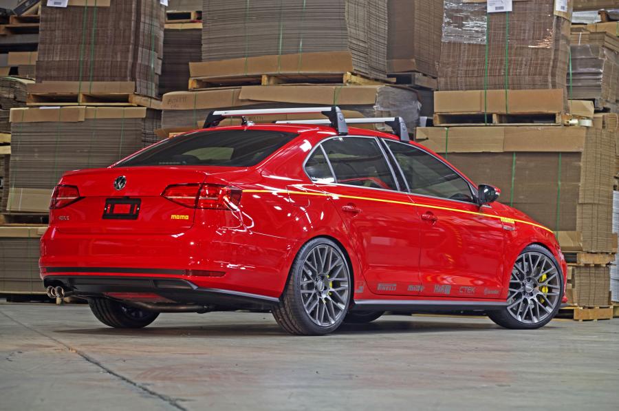  Volkswagen Jetta GLI MOMO Edition 2016 года  (фото 8 из 10)